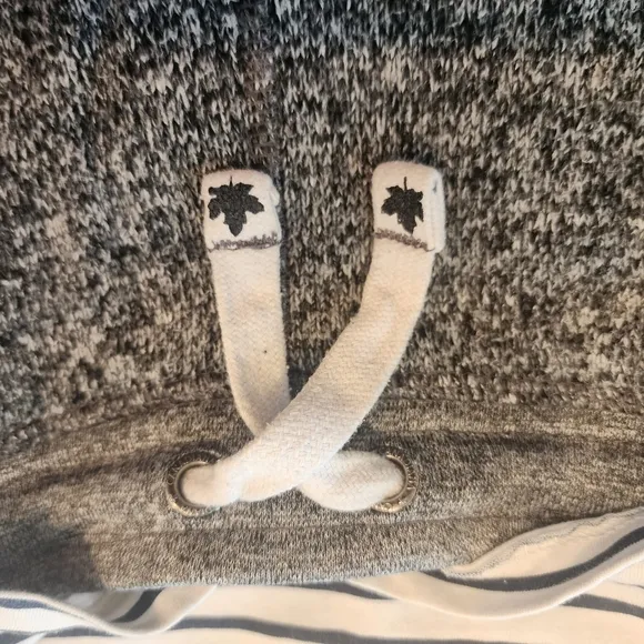 [ CANADIANA] size small 6, unisex  marled gray CUTEST  joggers w/ Canada 🇨🇦
