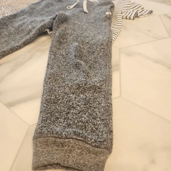 [ CANADIANA] size small 6, unisex  marled gray CUTEST  joggers w/ Canada 🇨🇦