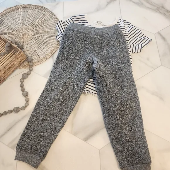 [ CANADIANA] size small 6, unisex  marled gray CUTEST  joggers w/ Canada 🇨🇦