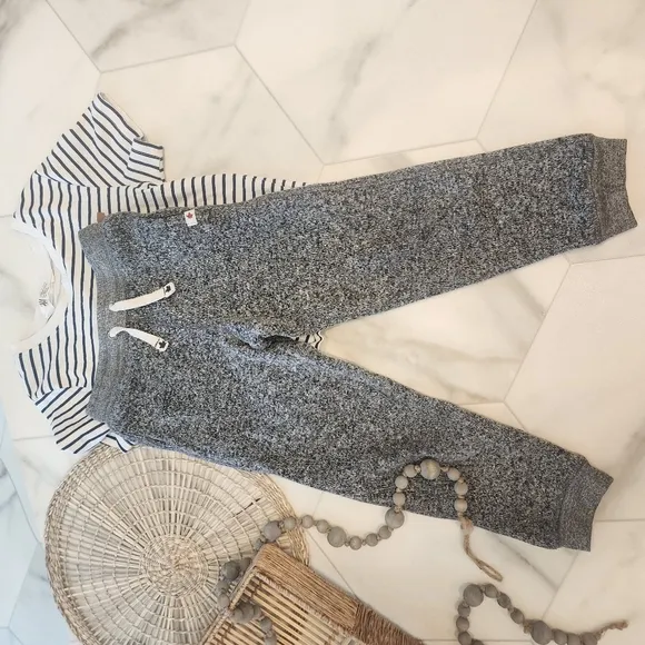 [ CANADIANA] size small 6, unisex  marled gray CUTEST  joggers w/ Canada 🇨🇦