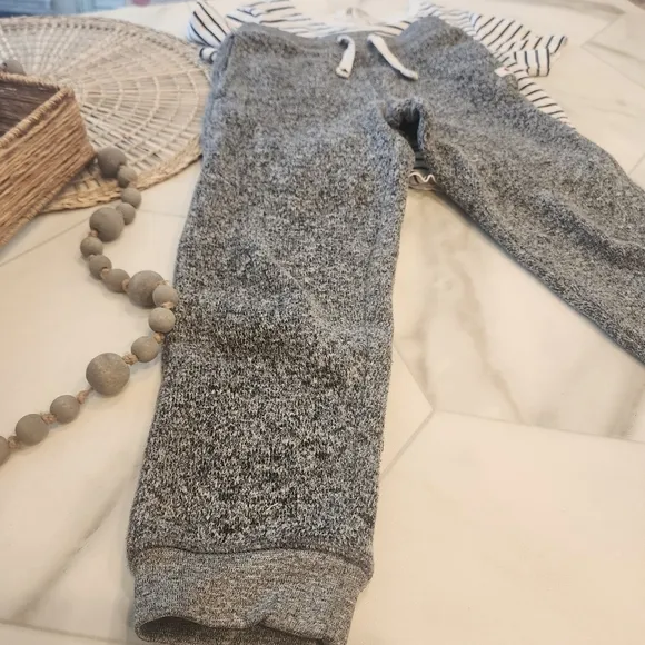 [ CANADIANA] size small 6, unisex  marled gray CUTEST  joggers w/ Canada 🇨🇦