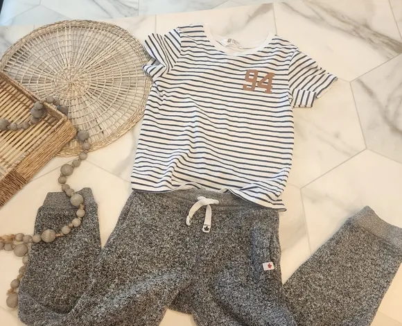 [ CANADIANA] size small 6, unisex  marled gray CUTEST  joggers w/ Canada 🇨🇦