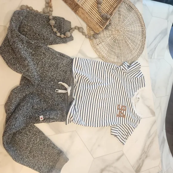 [ CANADIANA] size small 6, unisex  marled gray CUTEST  joggers w/ Canada 🇨🇦