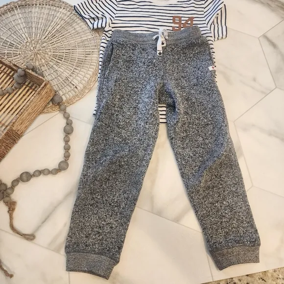 [ CANADIANA] size small 6, unisex  marled gray CUTEST  joggers w/ Canada 🇨🇦