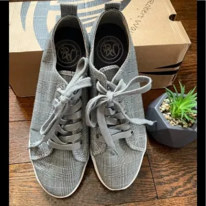 - Euc Robert Wayne shoes NICK size 8 gray color