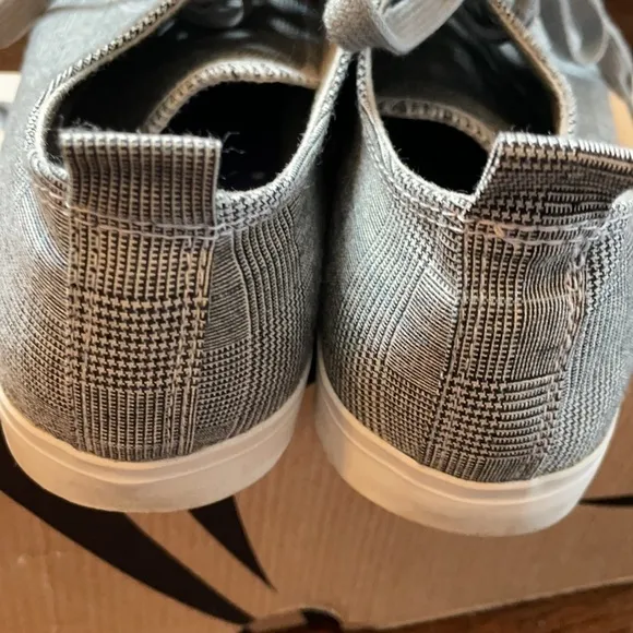- Euc Robert Wayne shoes NICK size 8 gray color