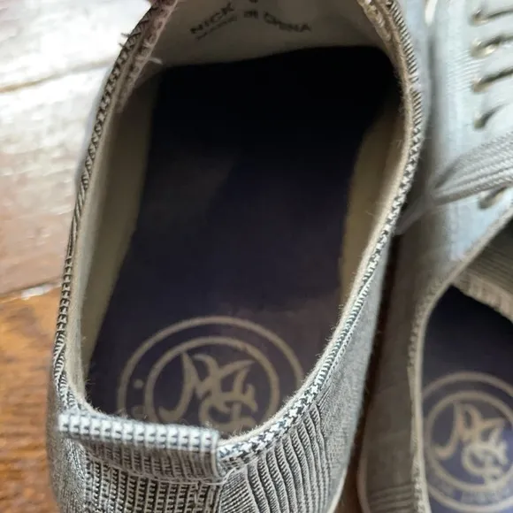 - Euc Robert Wayne shoes NICK size 8 gray color
