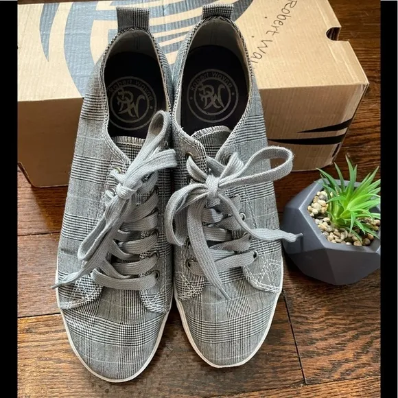 - Euc Robert Wayne shoes NICK size 8 gray color