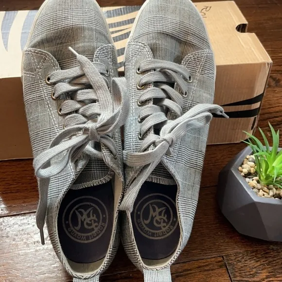 - Euc Robert Wayne shoes NICK size 8 gray color