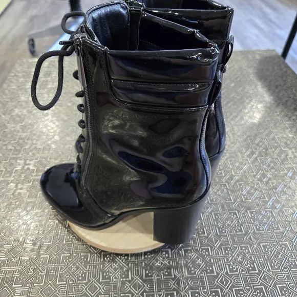🐢 MICHAEL MICHAEL KORS Rosario Lace-up Bootie In Black Patent Leather