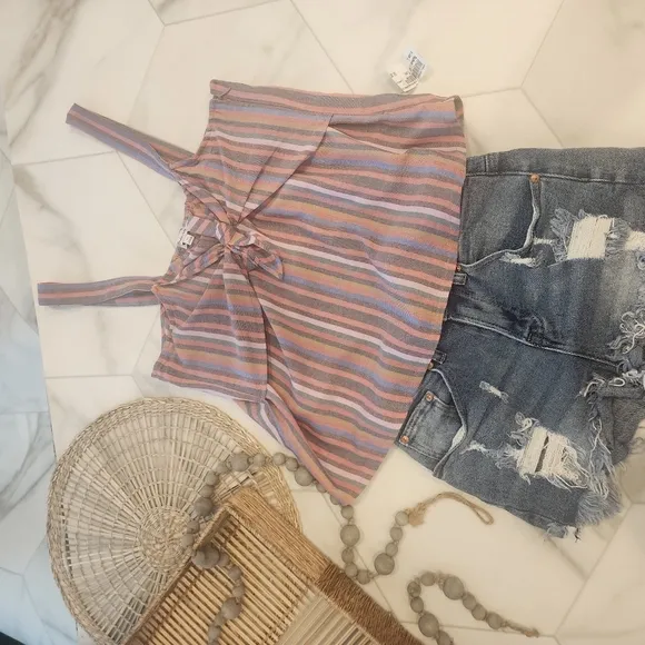 [ PISTOLA] WOMEN'S SIZE 25 WAIST CUTEST DISTRESSED DENIM SHORTS