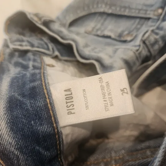 [ PISTOLA] WOMEN'S SIZE 25 WAIST CUTEST DISTRESSED DENIM SHORTS