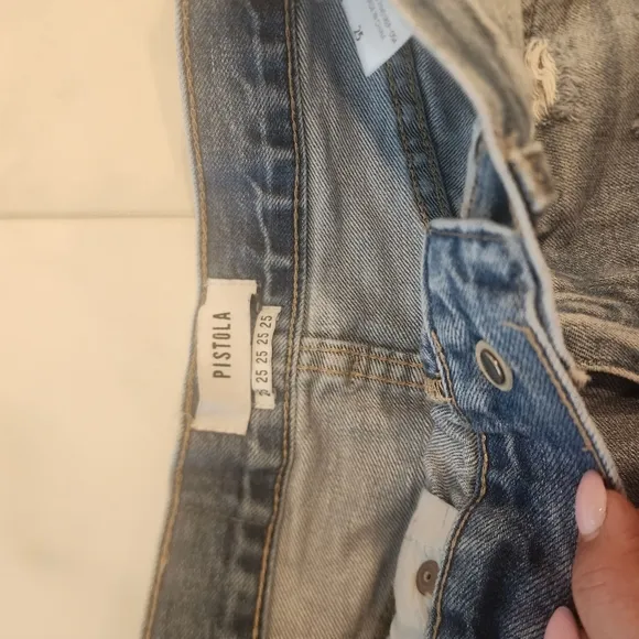 [ PISTOLA] WOMEN'S SIZE 25 WAIST CUTEST DISTRESSED DENIM SHORTS