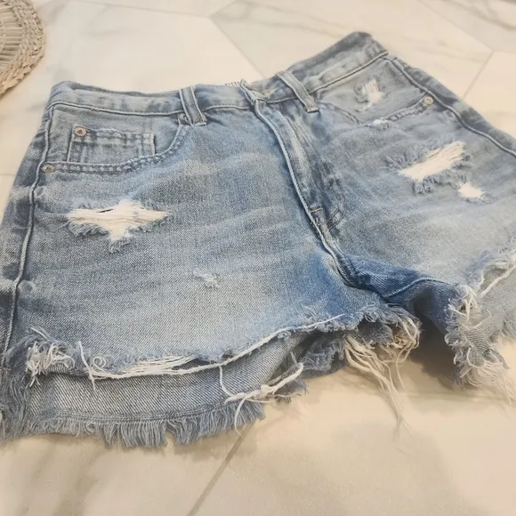 [ PISTOLA] WOMEN'S SIZE 25 WAIST CUTEST DISTRESSED DENIM SHORTS