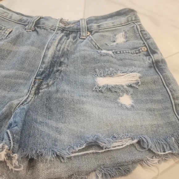[ PISTOLA] WOMEN'S SIZE 25 WAIST CUTEST DISTRESSED DENIM SHORTS