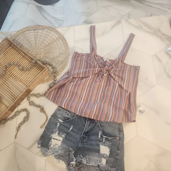 [ PISTOLA] WOMEN'S SIZE 25 WAIST CUTEST DISTRESSED DENIM SHORTS