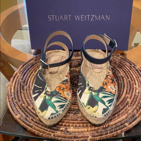 🌿 Stuart Weitzman Botonical Sandals
