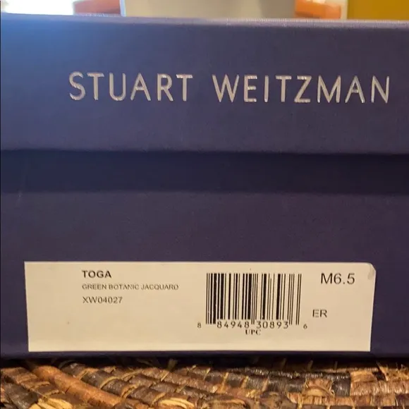 🌿 Stuart Weitzman Botonical Sandals