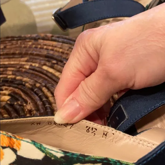 🌿 Stuart Weitzman Botonical Sandals