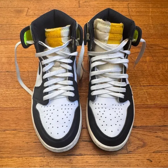 1‎ Retro High White Black Volt University Gold Sneakers
