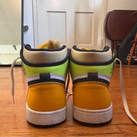 1‎ Retro High White Black Volt University Gold Sneakers