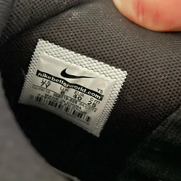 7Y Nike WAS grey and blue high top sneakers. Gray condition!!