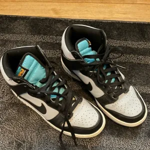 7Y Nike WAS grey and blue high top sneakers. Gray condition!!
