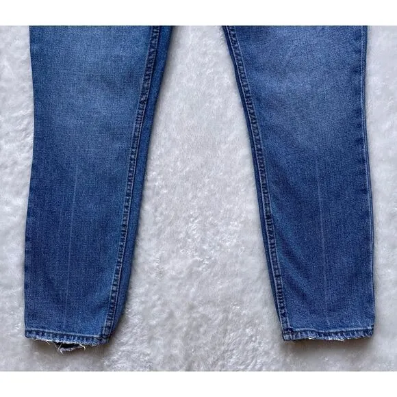 Abercrombie &amp; Fitch High Rise Skinny Jean in Medium, Size 26/2S