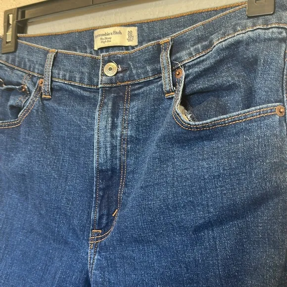 Abercrombie &amp; Fitch The Skinny High Rise Jeans - 30/10 Short