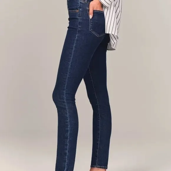 Abercrombie &amp; Fitch The Skinny High Rise Jeans - 30/10 Short
