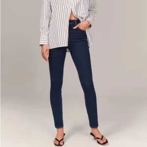 Abercrombie &amp; Fitch The Skinny High Rise Jeans - 30/10 Short
