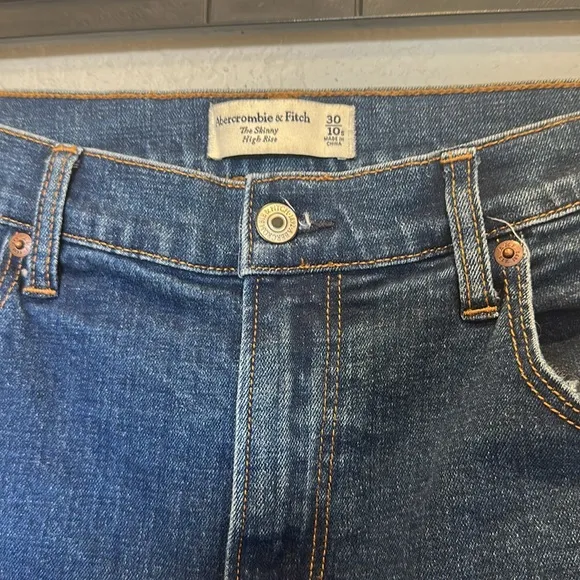 Abercrombie &amp; Fitch The Skinny High Rise Jeans - 30/10 Short