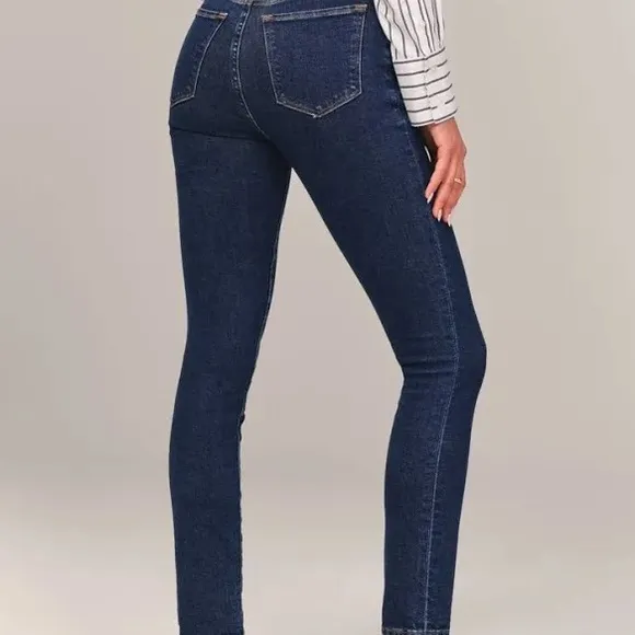Abercrombie &amp; Fitch The Skinny High Rise Jeans - 30/10 Short