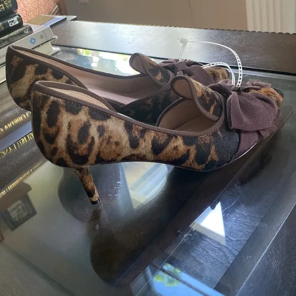 AD &amp; DAUGHTERS Cavielle Leopard Print Haircalf Bow Detail d'Orsay
