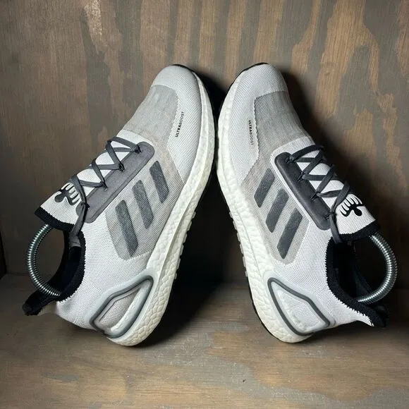 Adidas Mens 8 Womens 9 James Bond 007 Running Shoes Ultraboost White FY0650