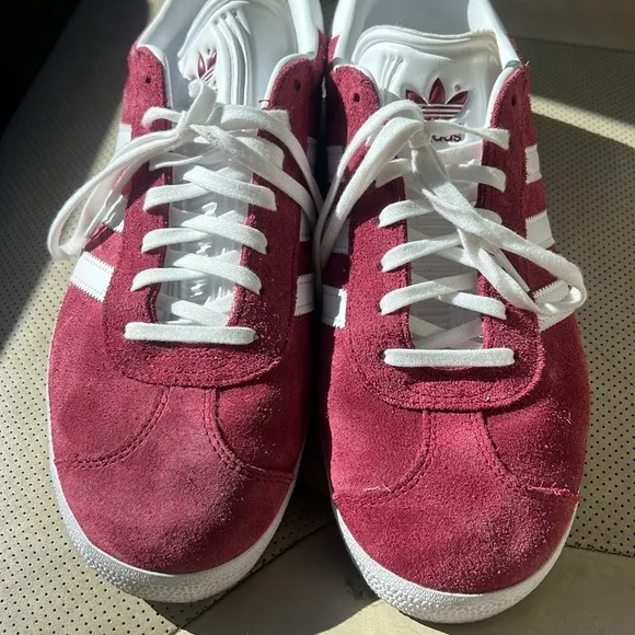 adidas Originals mens Gazelle Shoes Collegiate Burgundy/White/Gold Metallic 10