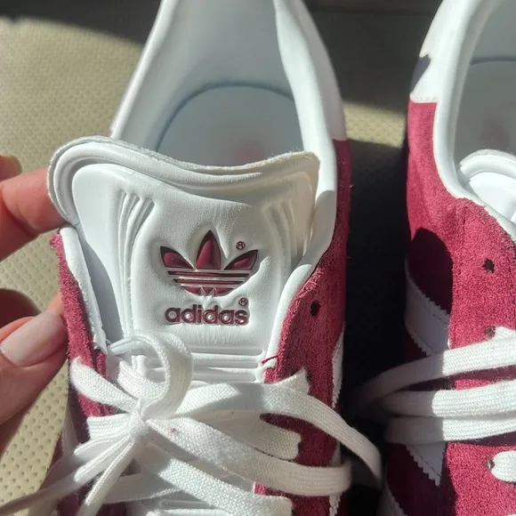 adidas Originals mens Gazelle Shoes Collegiate Burgundy/White/Gold Metallic 10