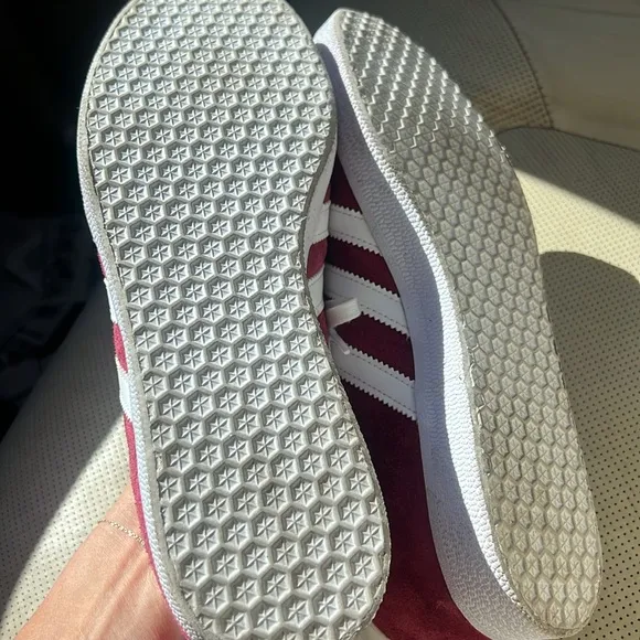 adidas Originals mens Gazelle Shoes Collegiate Burgundy/White/Gold Metallic 10