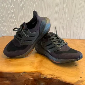 Adidas ultra boost women’s 7. Men 5.5