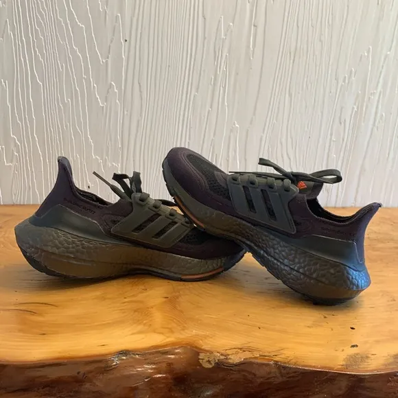 Adidas ultra boost women’s 7. Men 5.5