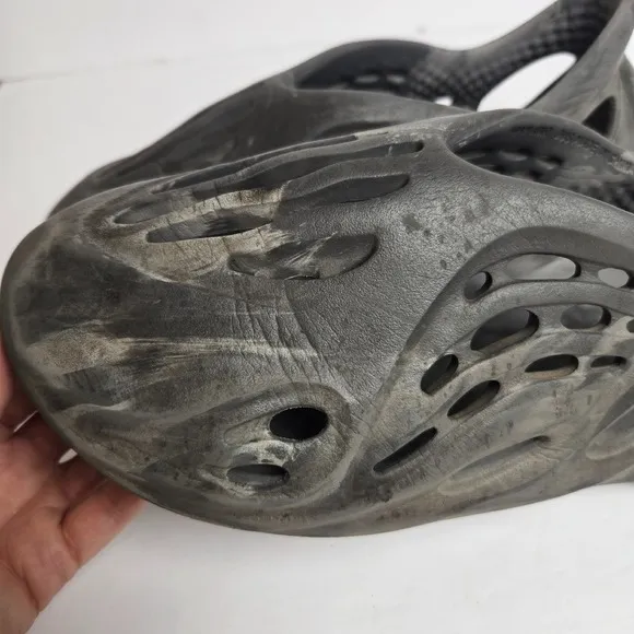 Adidas Yeezy Foam RNR Slip-On Shoes in Gray Camo US Men's Size 9