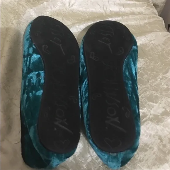Adorable Betsy Johnson slip ons