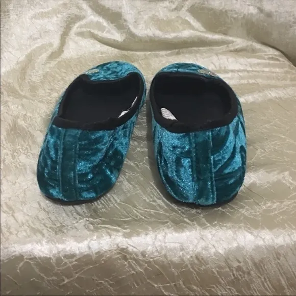 Adorable Betsy Johnson slip ons