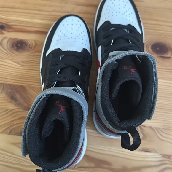 Air Jordan 1 High FlyEase 'Particle Grey'