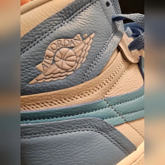 AIR JORDAN 1 High-Top Sneakers