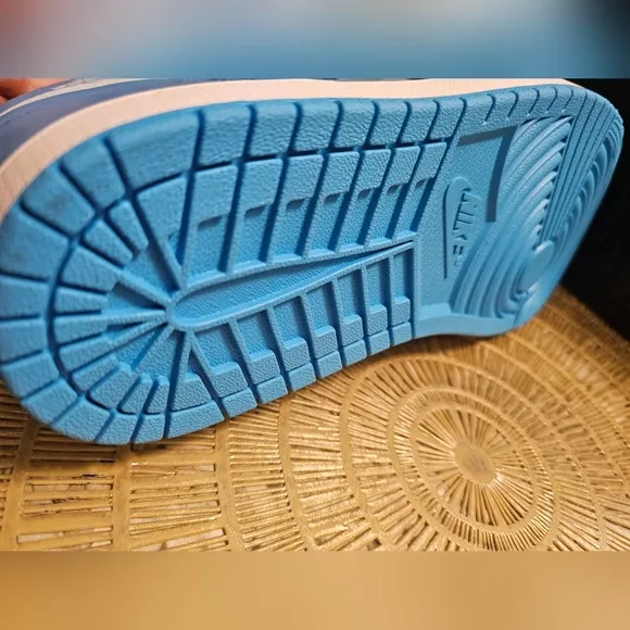 AIR JORDAN 1 High-Top Sneakers