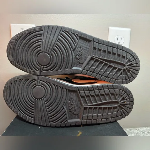 Air Jordan 1 Low Black and Light Pink