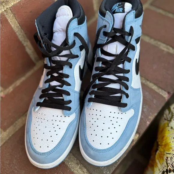 Air Jordan 1 Retro OG High University Blue 555088-134 Size 12
