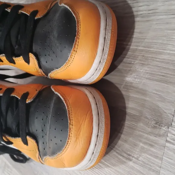 Air Jordan High-Top Sneakers Yellow Size 6