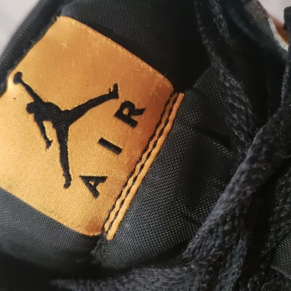 Air Jordan High-Top Sneakers Yellow Size 6
